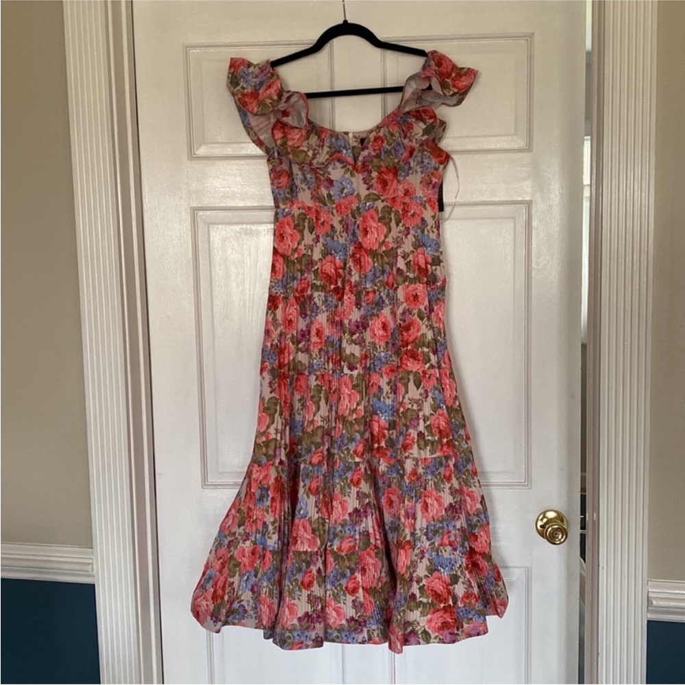 Tuckernuck Exclusive Beulah Rita Floral Midi Dress sz XS
Ruffle Pleated